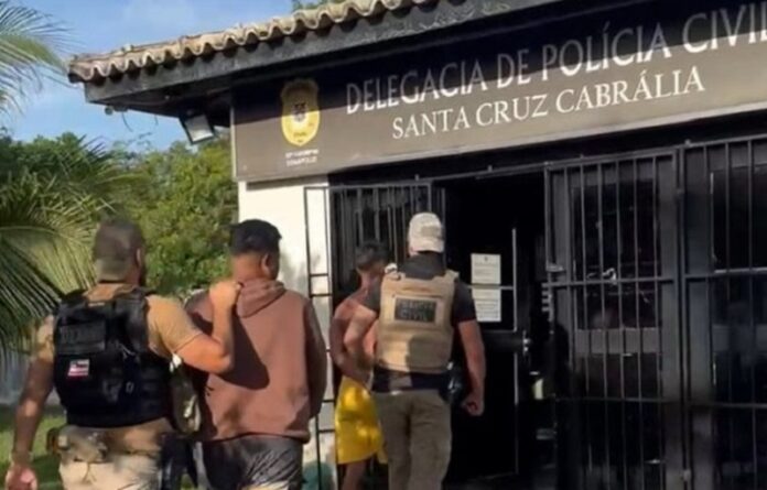 tres-suspeitos-de-integrarem-faccao-comando-vermelho-sao-presos-em-cabralia