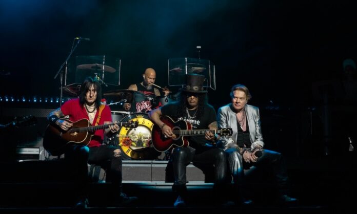 venda-de-ingressos-para-show-de-guns-n’-roses-em-salvador-gera-longas-filas-no-shopping-da-bahia