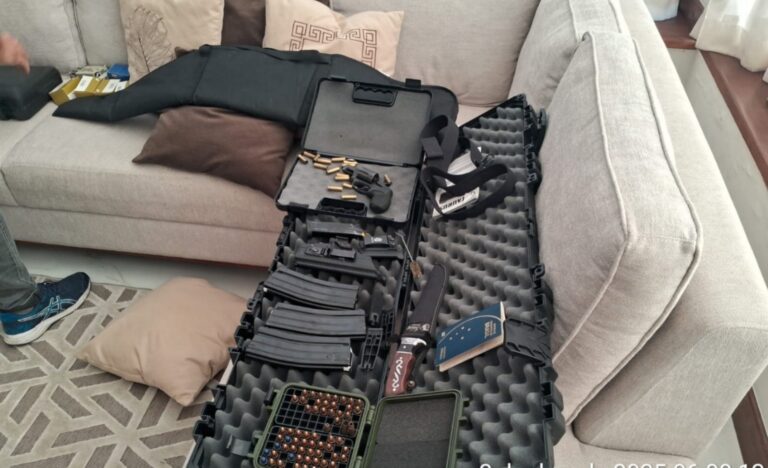 policia-apreende-armas-em-residencia-de-alto-padrao-em-simoes-filho;-morador-e-acusado-de-violencia-psicologica