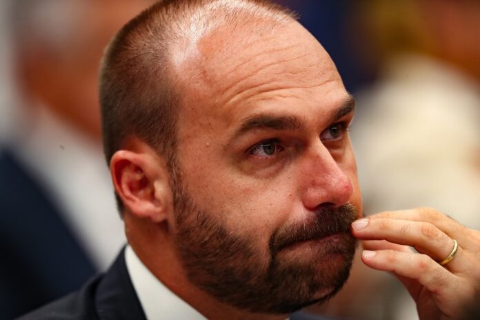 eduardo-bolsonaro-muda-tom-e-fala-em-‘otimismo’-sobre-conversa-lula-e-trump