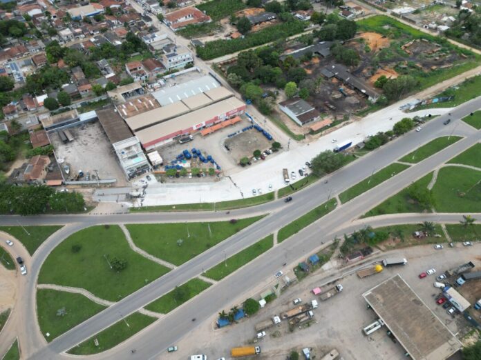 prefeitura-de-teixeira-de-freitas-avanca-com-obras-de-pavimentacao-e-reestruturacao-no-trevo-do-nova-america