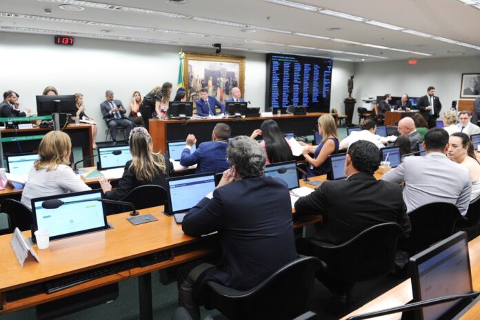 camara-aprova-pl-que-limita-decisoes-monocraticas-de-ministros-do-stf