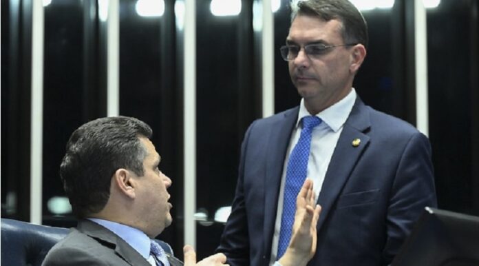 em-fala-com-tom-moderado,-alcolumbre-rebate-gilmar-mendes-e-defende-prerrogativas-do-congresso