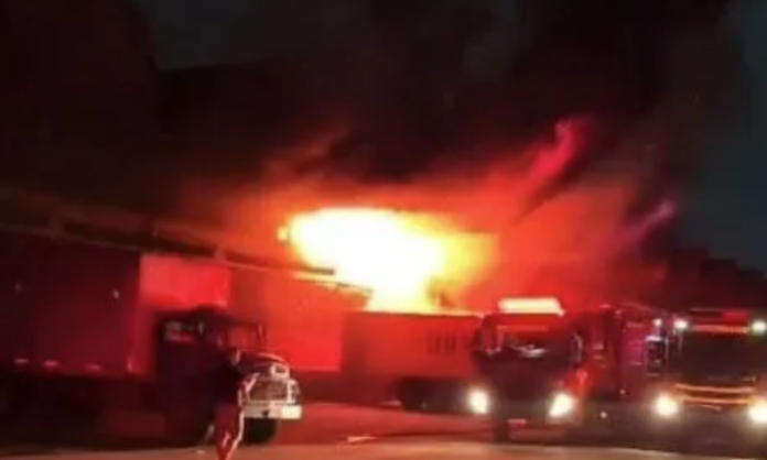incendio-de-grandes-proporcoes-atinge-pavilhao-da-ceasa-no-rj