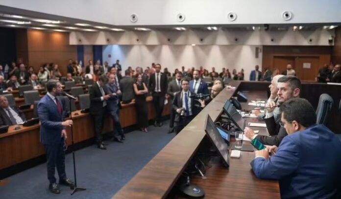 mulher-do-relator-do-caso-th-joias-deixou-cargo-na-alerj-em-novembro,-apos-inicio-da-investigacao