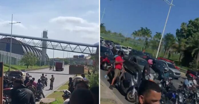 video:-caminhao-fecha-transito-na-paralela;-motoristas-aguardam-liberacao-da-via