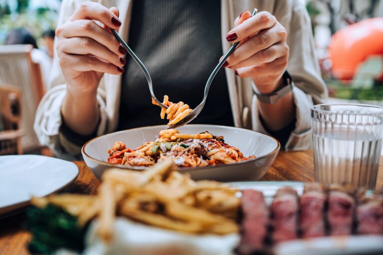 Sente mais fome que o comum? Saiba o que acontece com o seu corpo