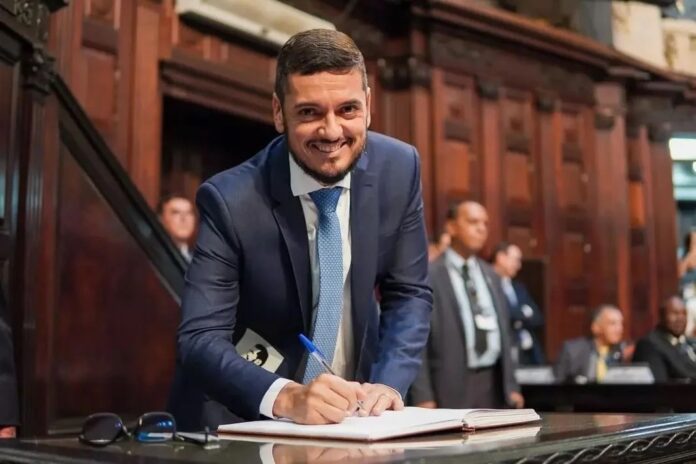 alerj-adia-decisao-da-ccj-sobre-prisao-de-rodrigo-bacellar-para-segunda-feira