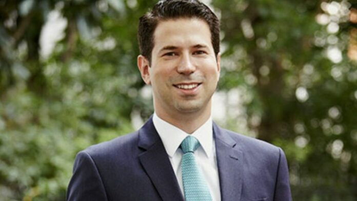 professor-brasileiro-e-preso-pela-imigracao-nos-eua-por-disparo-de-arma-perto-de-sinagoga