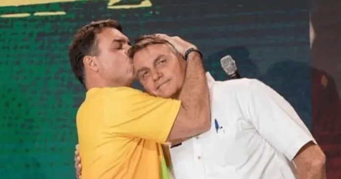 site-afirma-que-jair-bolsonaro-teria-escolhido-o-filho-flavio-como-candidato-a-presidente;-mercado-reage-mal-a-noticia
