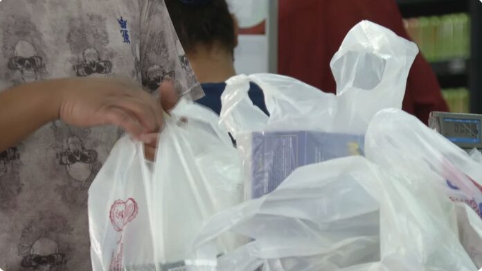 associacao-de-supermercados-pede-no-stf-suspensao-de-lei-que-obriga-distribuicao-de-sacolas-plasticas-em-salvador;-entenda
