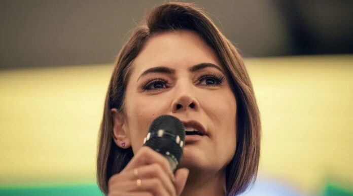 assessor-de-michelle-bolsonaro-chama-de-“ridicula”-noticia-sobre-escolha-de-flavio-como-candidato-em-2026
