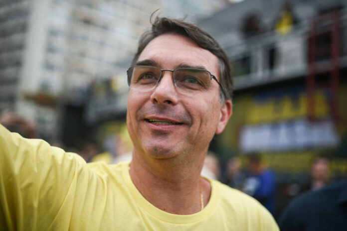 flavio-bolsonaro-anuncia-comeco-de-negociacoes-para-2026-com-anistia