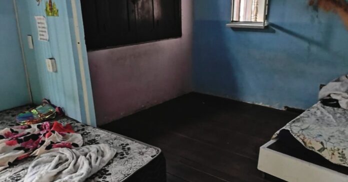 mulher-e-presa-suspeita-de-manter-abrigo-irregular-e-reter-cartoes-de-idosos-em-eunapolis