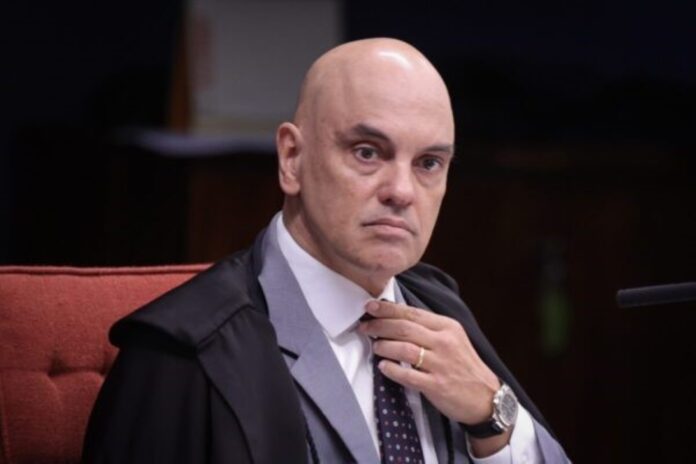 moraes-proibe-slides-que-defesa-de-filipe-martins-usaria-em-julgamento