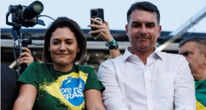 flavio-bolsonaro-avanca-no-ranking-de-presenca-digital-entre-presidenciaveis,-mas-michelle-permanece-no-topo