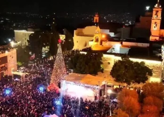 belem,-berco-de-jesus,-reaviva-a-magia-do-natal-com-a-arvore-iluminada-apos-o-cessar-fogo-em-gaza