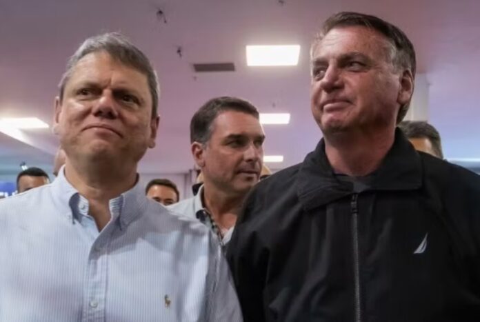 flavio-compartilha-a-surpresa-de-tarcisio-ao-saber-da-decisao-de-bolsonaro