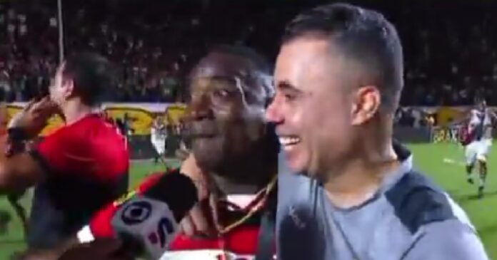 video:-fa-do-vitoria-interrompe-entrevista-e-elogia-jair-ventura:-“chegou-para-fazer-a-diferenca”