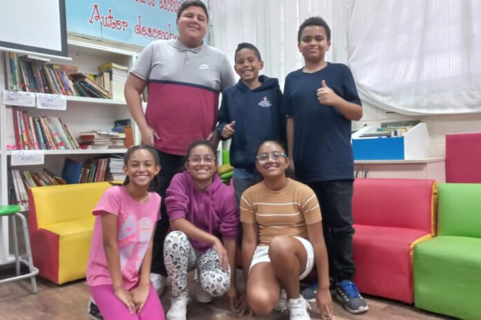 alunos-substituem-chatgpt-por-perguntas-ao-professor-sem-celular-a-vista