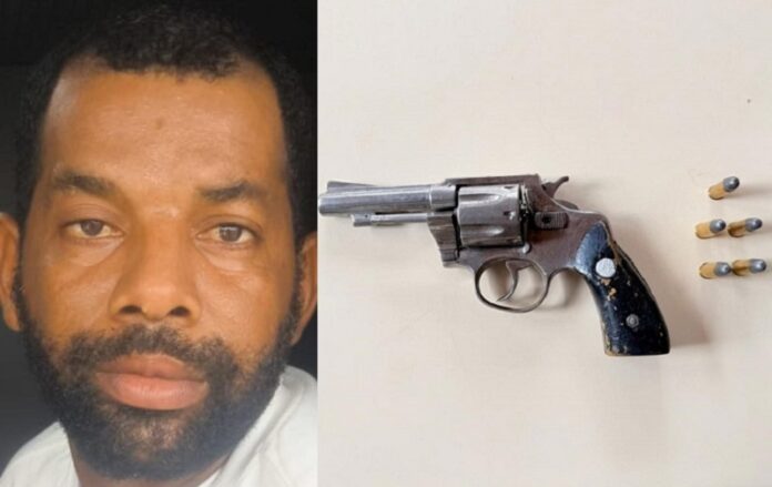 pm-captura-suspeito-armado-com-revolver-em-encontro-de-moradores-em-loteamento-de-prado