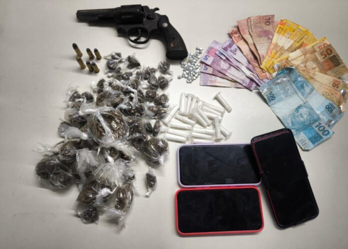 suspeito-e-preso-com-arma-e-drogas-apos-confronto-na-liberdade,-em-salvador