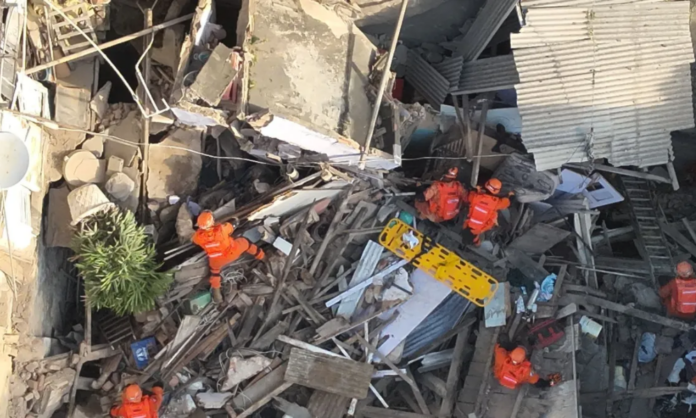 casarao-desaba-no-bairro-do-catete,-no-rj,-e-deixa-feridos