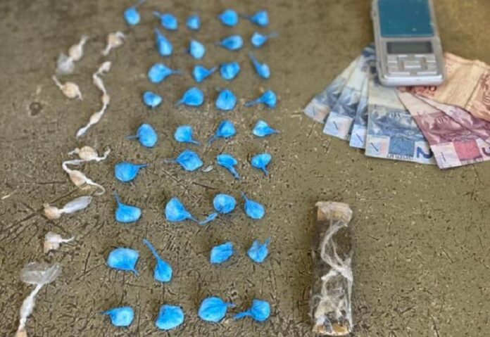 homem-e-preso-por-trafico-de-drogas-apos-tentar-fugir-da-policia-no-residencial-ramalho