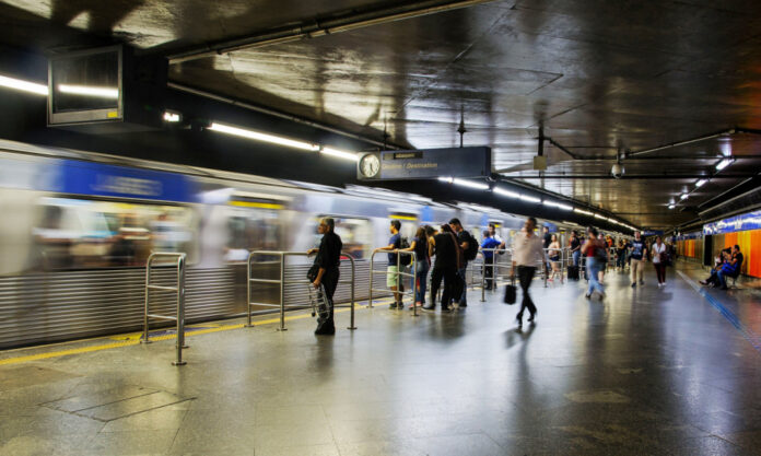 metro-registra-13,8-mil-passageiros-na-primeira-madrugada-de-operacao-24-horas