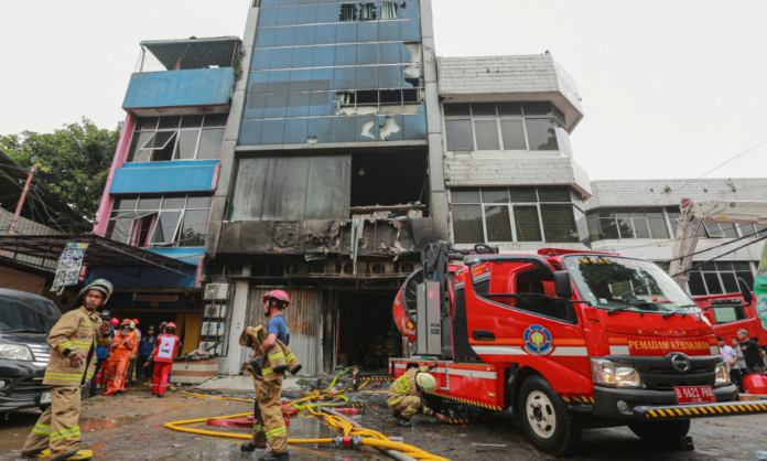 incendio-em-predio-comercial-deixa-22-mortos-na-capital-da-indonesia