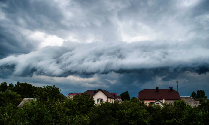 ciclone-coloca-sul-e-sudeste-em-alerta-maximo:-veja-a-previsao-do-tempo