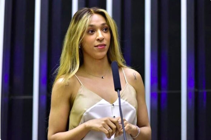 erika-hilton-denuncia-delegado-e-motorista-de-aplicativo-ao-ministerio-publico-apos-libertacao-de-assassino-de-mulher-trans