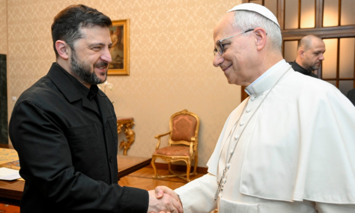 zelensky-se-reune-com-papa-e-prepara-resposta-ao-plano-americano-para-ucrania