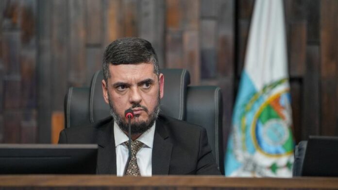 moraes-solta-rodrigo-bacellar-com-tornozeleira-e-impoe-medidas-restritivas