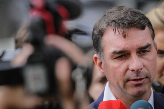 bolsonarismo-se-afastou-do-liberalismo-e-mercado-agora-nao-quer-flavio