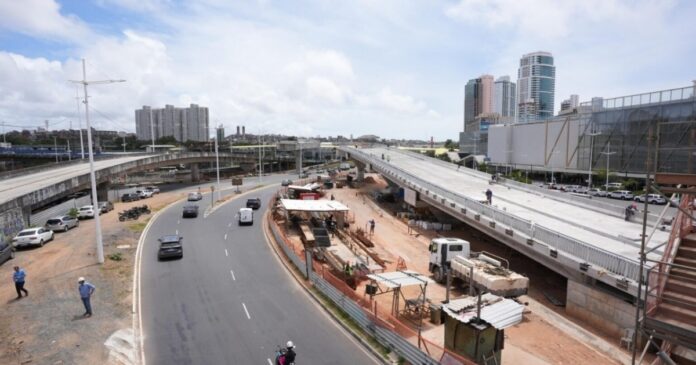 transito-na-av.-tancredo-neves-sera-alterado-para-avanco-nas-obras-de-viaduto;-veja-alternativas