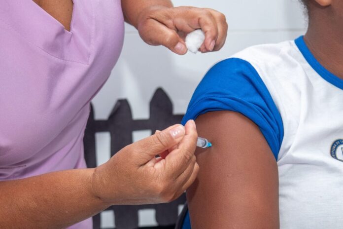 vacina-contra-o-virus-sincicial-respiratorio-ja-esta-disponivel-na-rede-municipal-de-saude