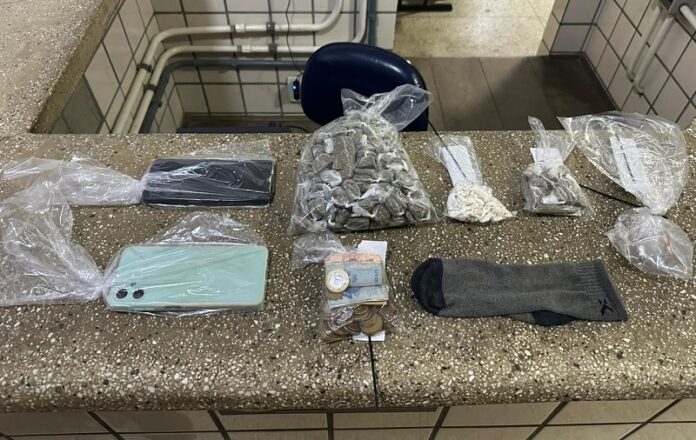 homem-e-preso-por-trafico-e-associacao;-dois-outros-suspeitos-sao-liberados-apos-acao-do-peto