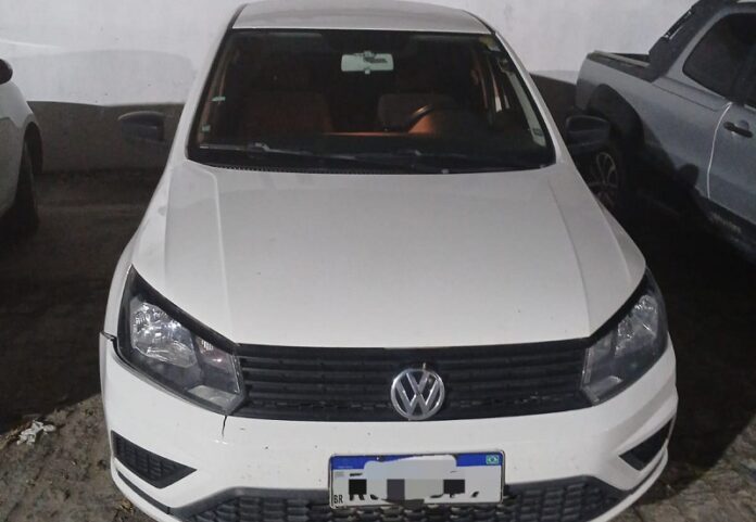 operacao-do-peto-apreende-veiculo-roubado-vindo-do-es,-em-itamaraju