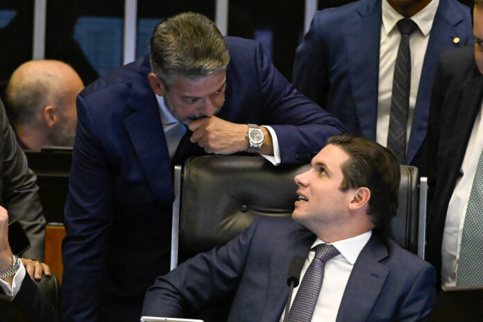 saudade-do-ex?-motta-e-lira-viram-assunto-em-festa-de-ministro-de-lula