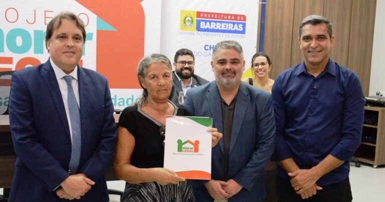 barreiras-entrega-160-titulos-imobiliarios-e-busca-ser-referencia-em-regularizacao-fundiaria-na-bahia