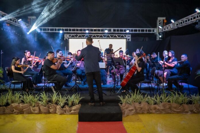 festival-cultural-de-teixeira-de-freitas-celebra-musica,-moda-e-danca-no-terceiro-dia-de-programacao