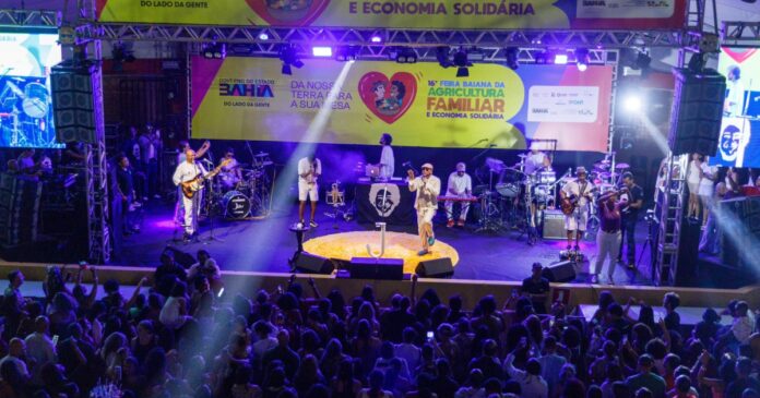 16a-feira-baiana-da-agricultura-familiar-e-aberta-com-gastronomia,-musica-e-mais-de-seis-mil-produtos