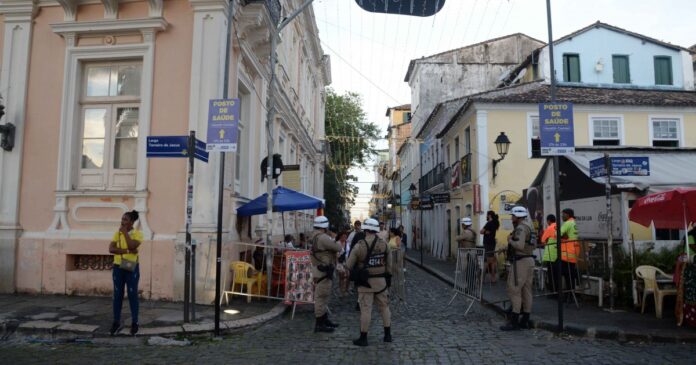 unidade-de-saude-especial-reforca-atendimento-ao-publico-do-natal-salvador-2025-no-centro-historico