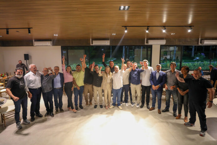 “ninguem-tem-a-base-que-temos”,-diz-ibaneis-em-jantar-com-aliados