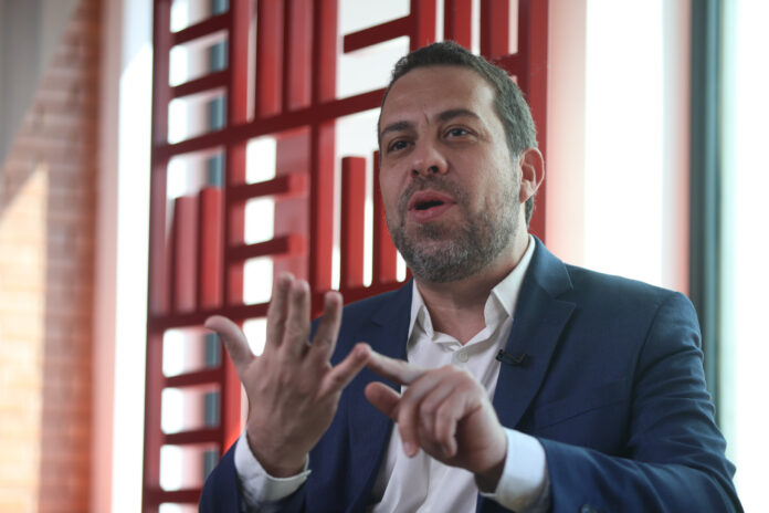 guilherme-boulos-defende-fim-da-escala-6×1:-“demanda-do-povo”