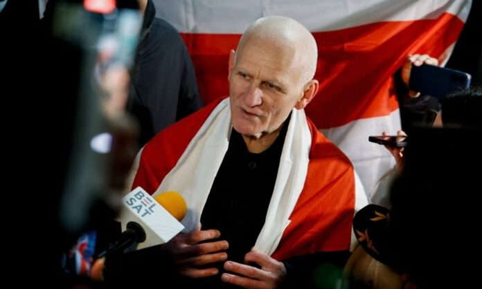 belarus-liberta-ales-bialiatski,-vencedor-do-premio-nobel,-apos-acordo-com-eua