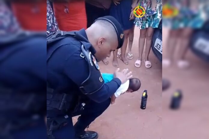 policial-salva-bebe-de-1-mes-engasgado-com-leite-no-df.-veja-video