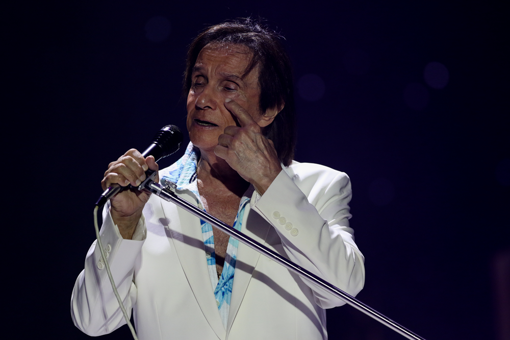 roberto-carlos-sofre-acidente-em-gravacao-do-especial-de-fim-de-ano-da-globo