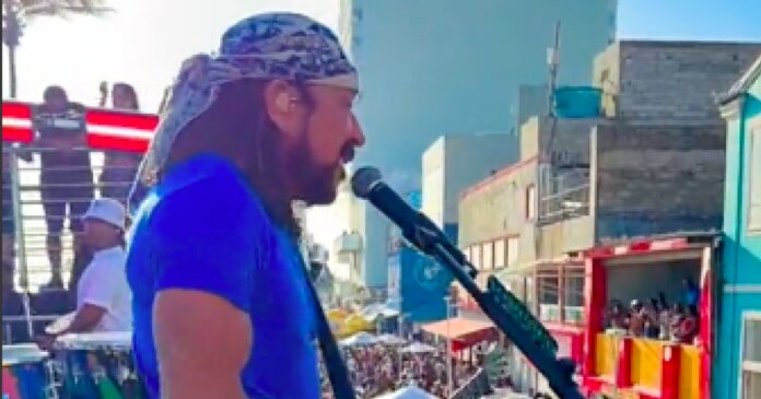 bell-marques-arrastra-multidao-em-comemoracao-de-aniversario-da-salvador-fm-no-circuito-dodo